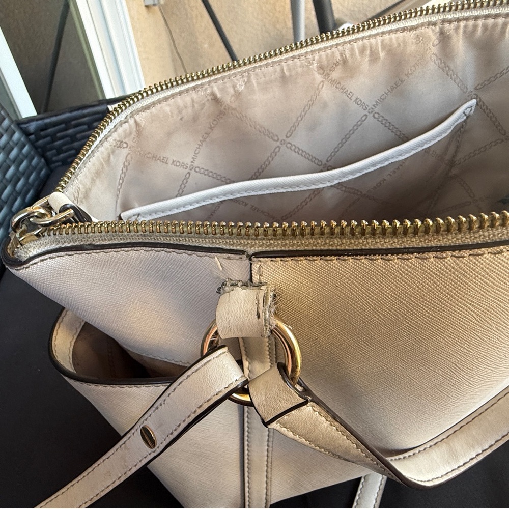 Michael Kors Cream Shoulder Bag - Picture 7 of 7
